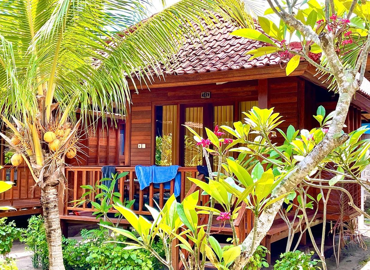 Lembongan Tropical Guesthouse Exterior photo